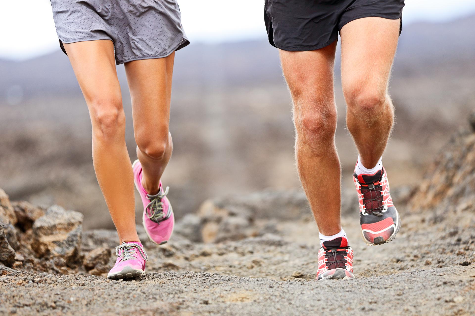 Что нужно сделать после бега. Ноги после бега. Бег колени. Бег Трейл. Икроножные мышцы после бега.