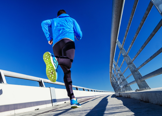 How do I know if I have a running injury? Man running outside