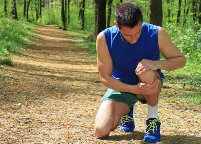 man struggling to walk with torn mcl